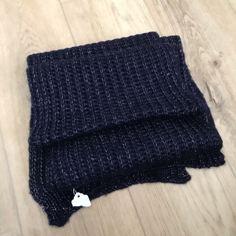 BRAND NEW - Scarf